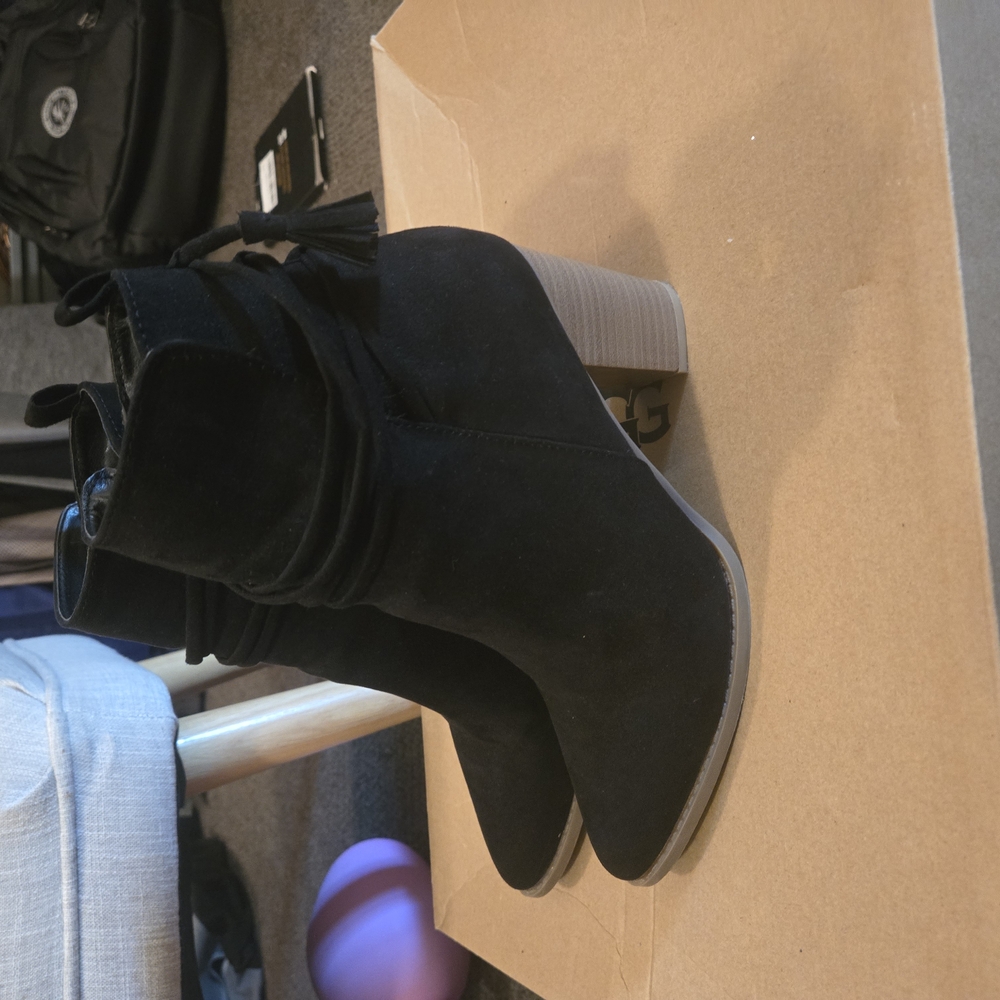 Maurices Black Heeled Boots Suede Minimalist Design